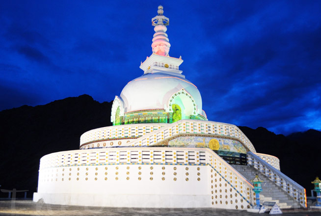 Shanti Stupa Leh Photo Shanti Stupa Leh